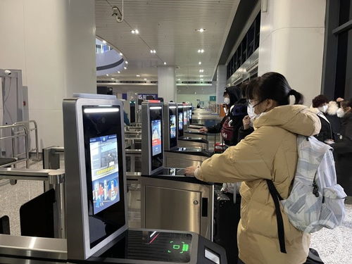 探訪(fǎng)重慶火車(chē)站 客流回升進(jìn)站更快，集中式充電站保障出行